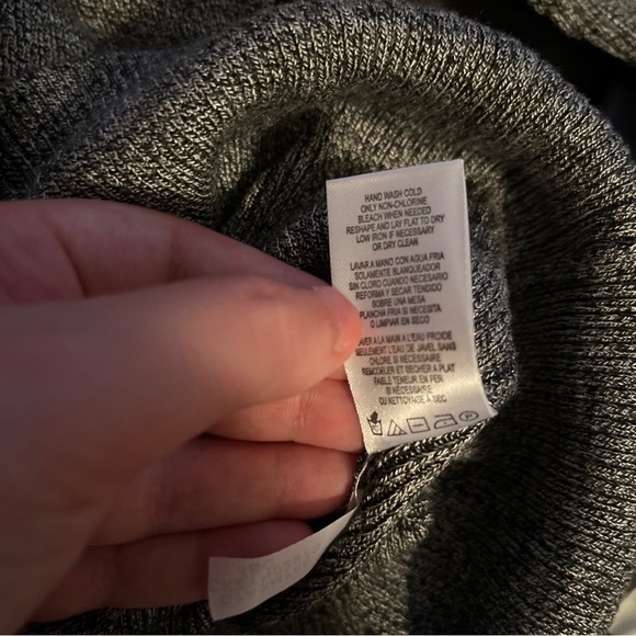 Woman’s 3/4 Sleeve Sweater - Size XL - Picture 8 of 8